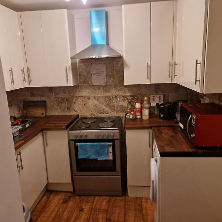 Twin Bed For Guests Apartment London Ngoại thất bức ảnh