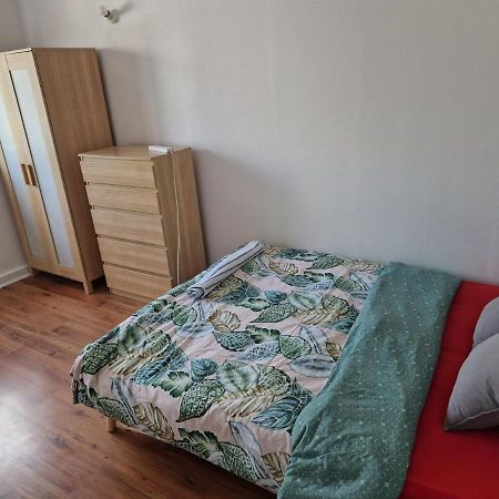 Twin Bed For Guests Apartment London Ngoại thất bức ảnh