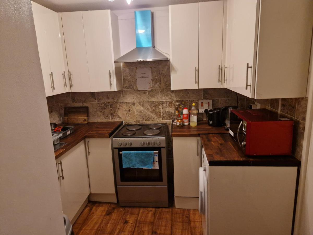 Twin Bed For Guests Apartment London Ngoại thất bức ảnh