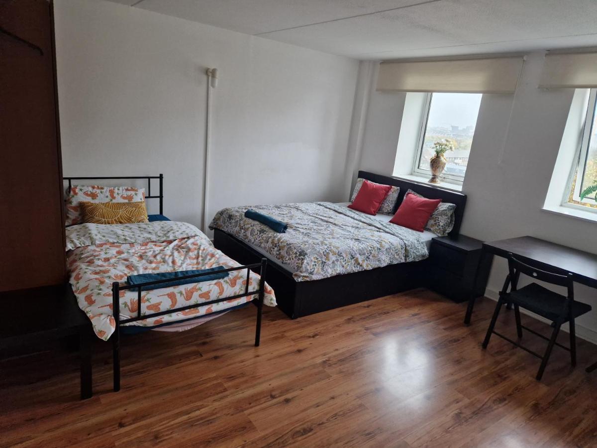 Twin Bed For Guests Apartment London Ngoại thất bức ảnh