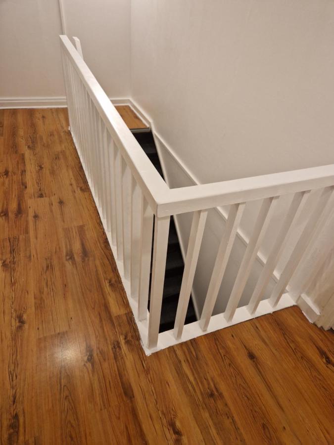 Twin Bed For Guests Apartment London Ngoại thất bức ảnh